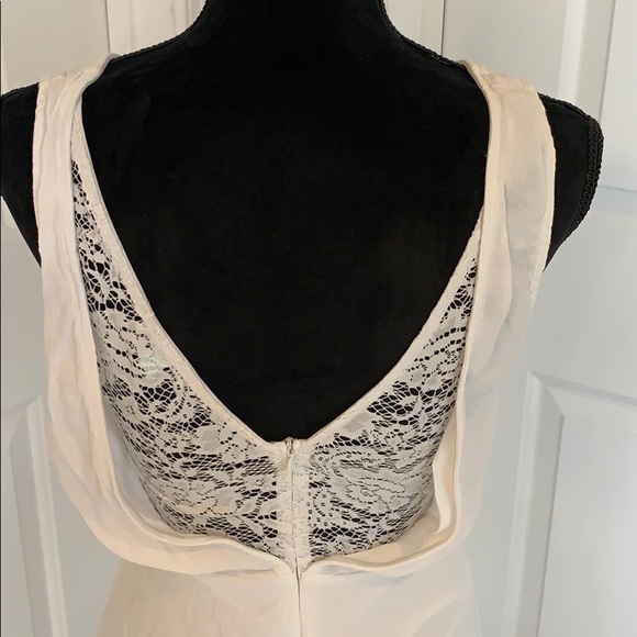 White lace back zip up dress. - Picture 1 of 6